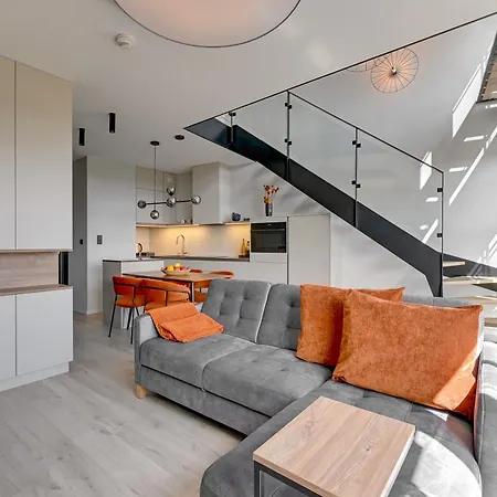 アパートホテル Dwie Motlawy Riverside & Parking By Downtown 4*