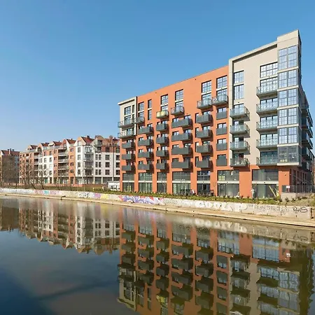 Dwie Motlawy Riverside & Parking By Downtown Danzica