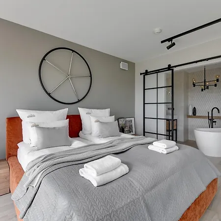 Dwie Motlawy Riverside & Parking By Downtown * Gdansk